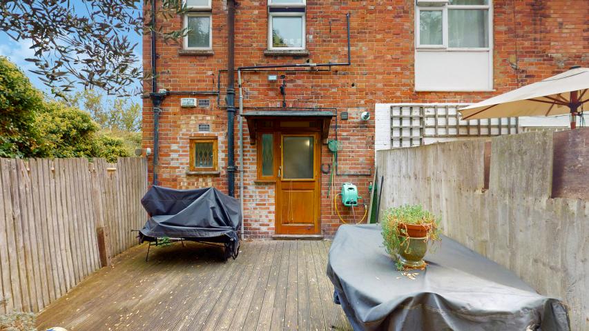 Two Bedroom With Private Garden Flat Wotton Road, CRICKLEWOOD